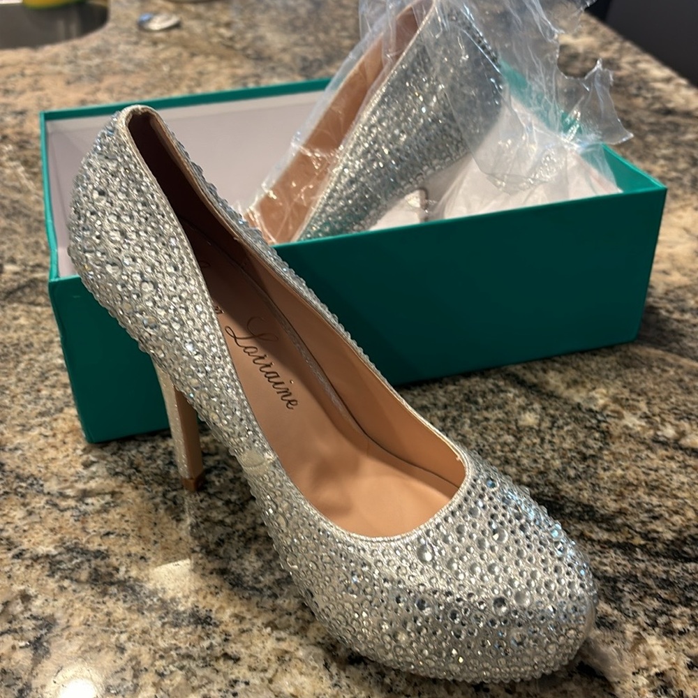 NWB Lauren Lorraine Bonny White Silver Crystal Platforms.   Size 8